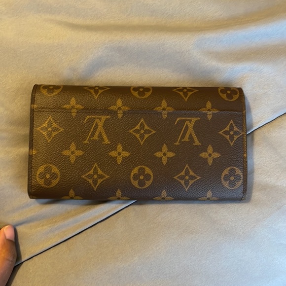 Louis Vuitton Sarah Wallet - Picture 2 of 5